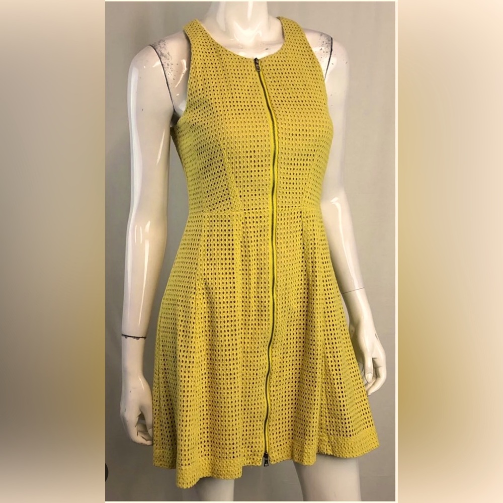 BCBGMaxazria Guilianna Tulip Dress. Color yellow. Size 6.